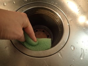 排水溝の掃除と、心の健康の関係って？