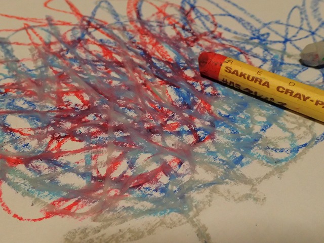 クレパスと、ぐちゃぐちゃに描いた線