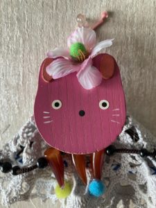 「遊び」が心を自由にする：「神聖なガラクタ」のアート