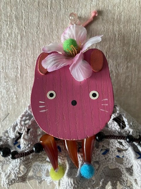 「遊び」が心を自由にする：「神聖なガラクタ」のアート